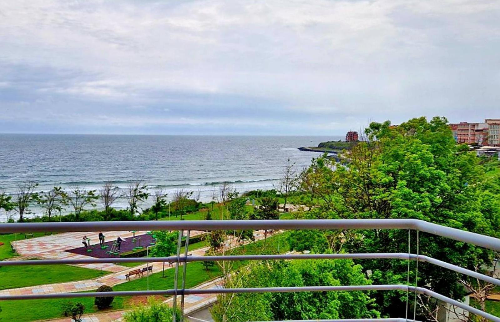 Амон Ра Hotell Primorsko Exteriör bild